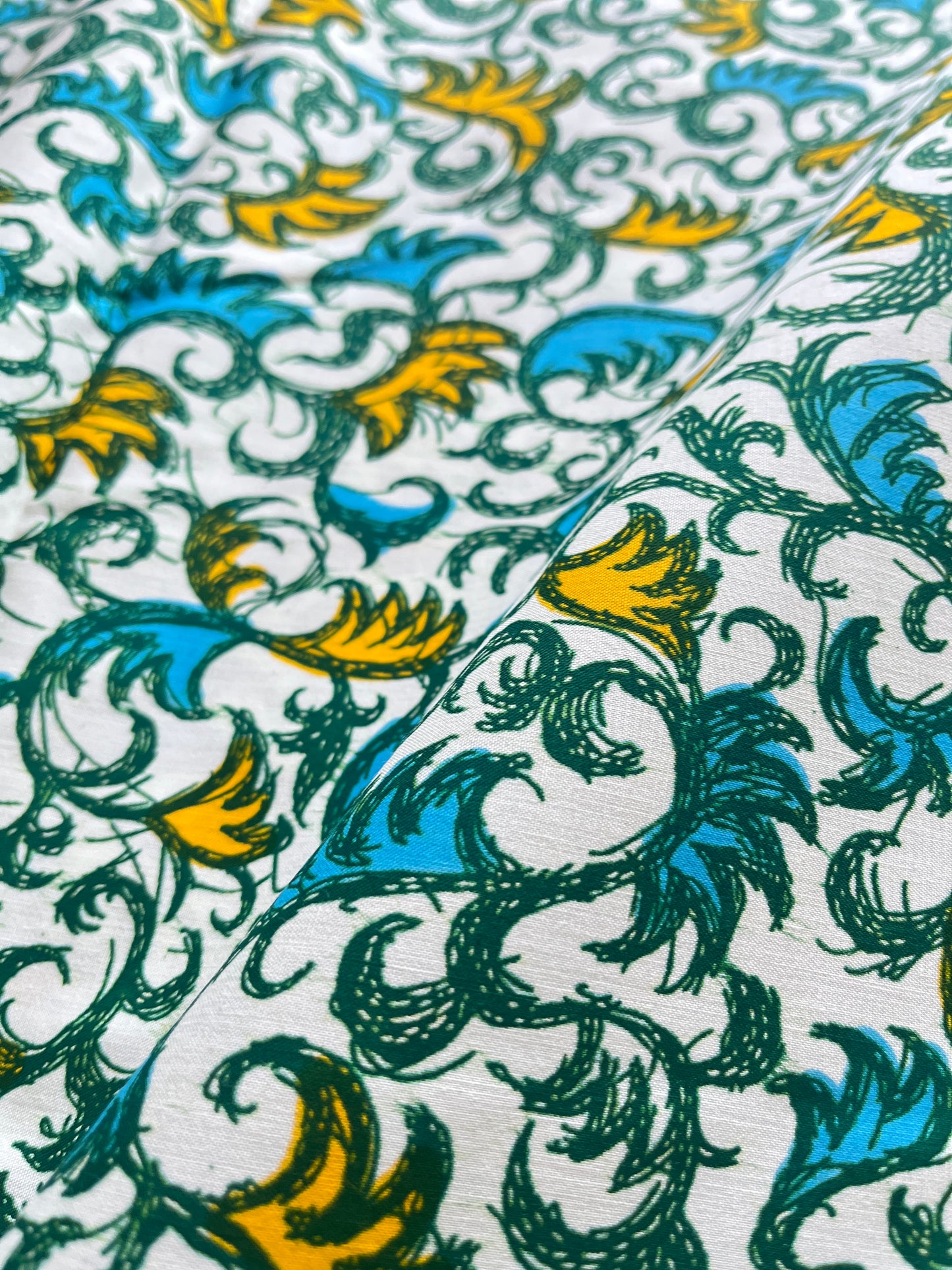 ボリュームロングスカート(小さな羽根柄)