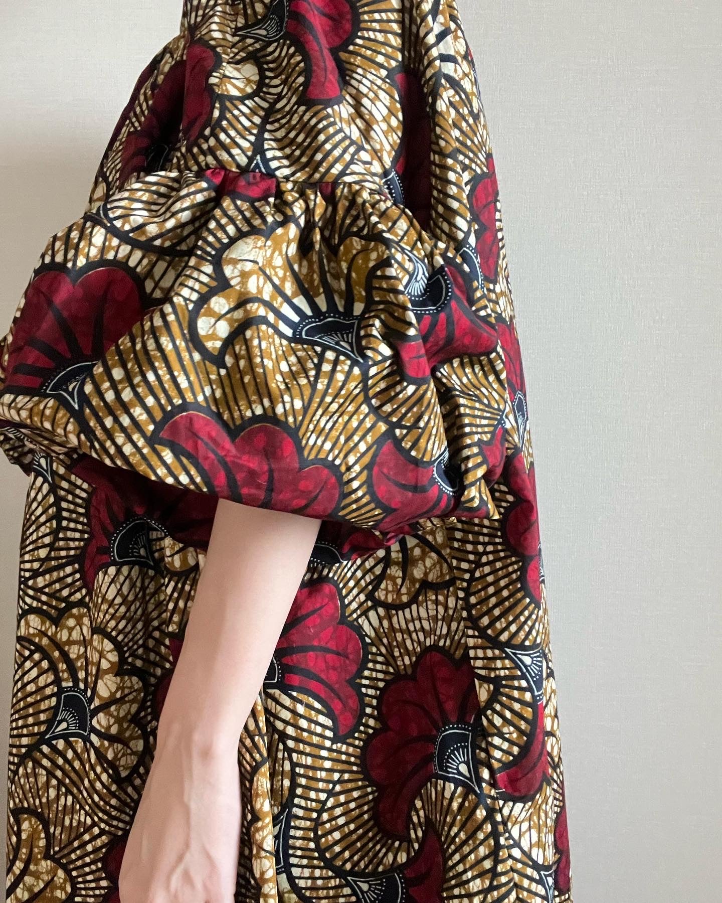 ボリューム袖ワンピース(マリアージュ柄/赤)