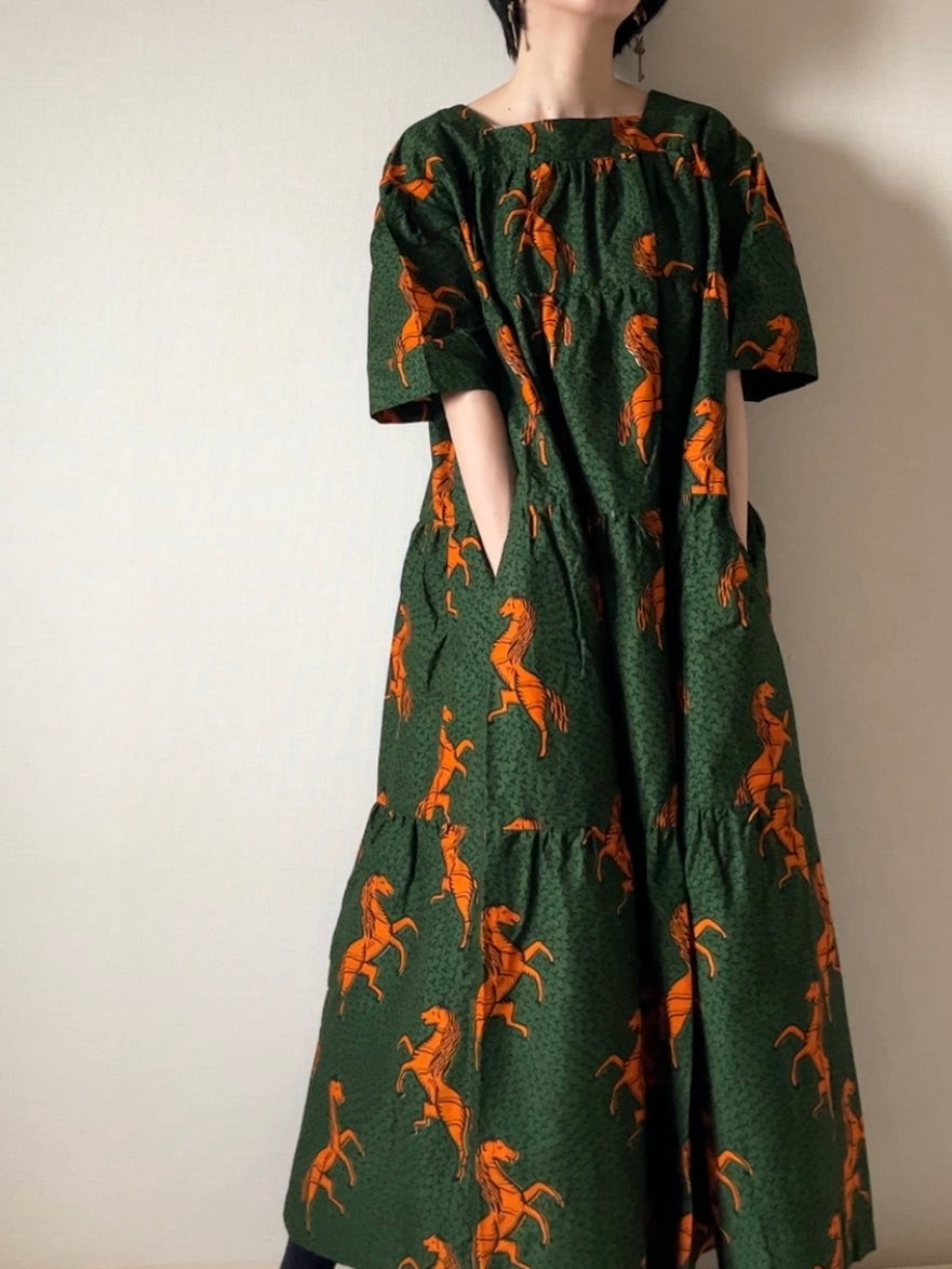 African batik dress (jumping horse pattern/green)