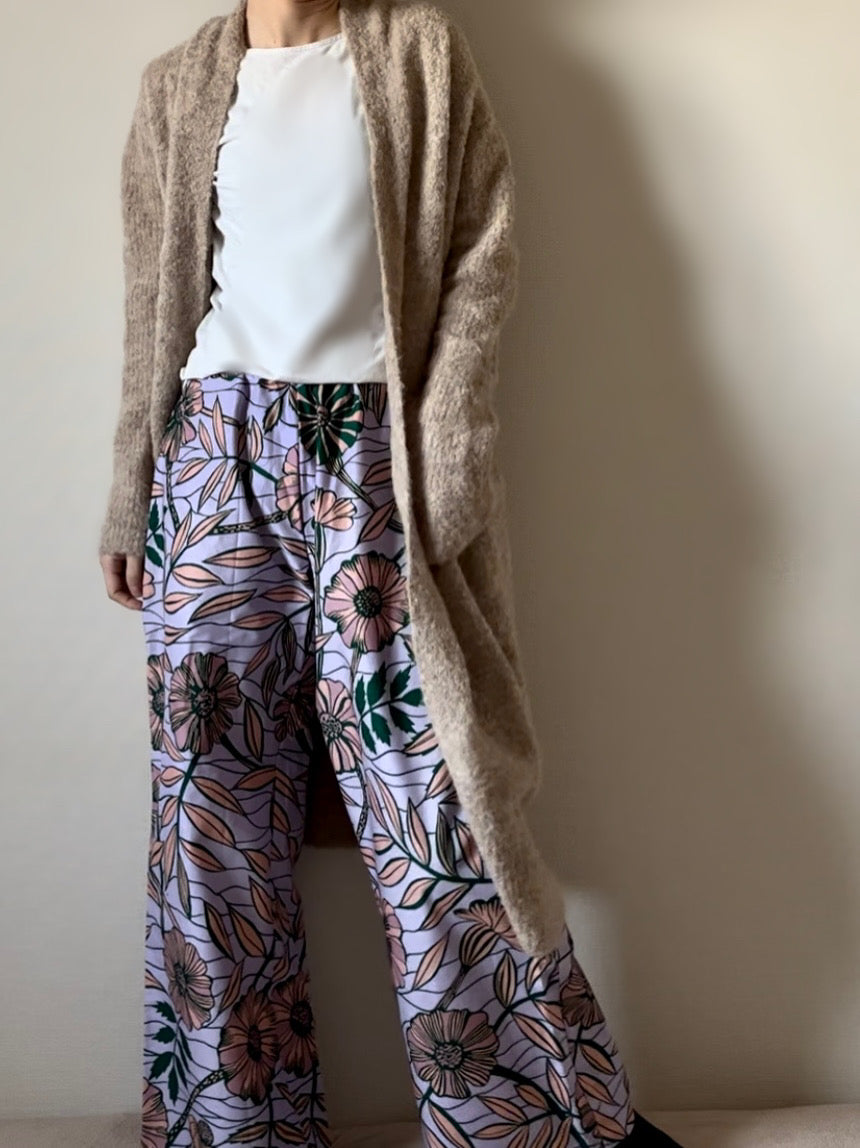 Straight pants (flower pattern)