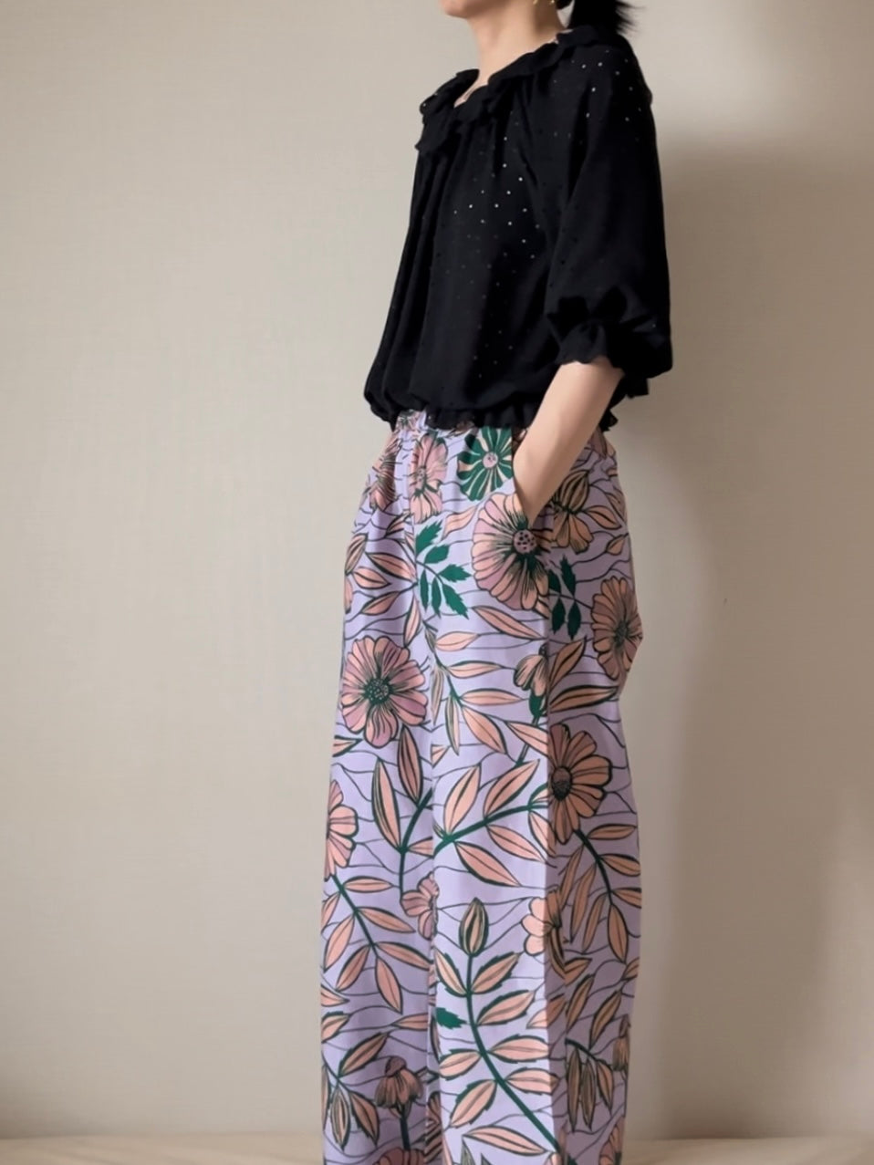 Straight pants (flower pattern)