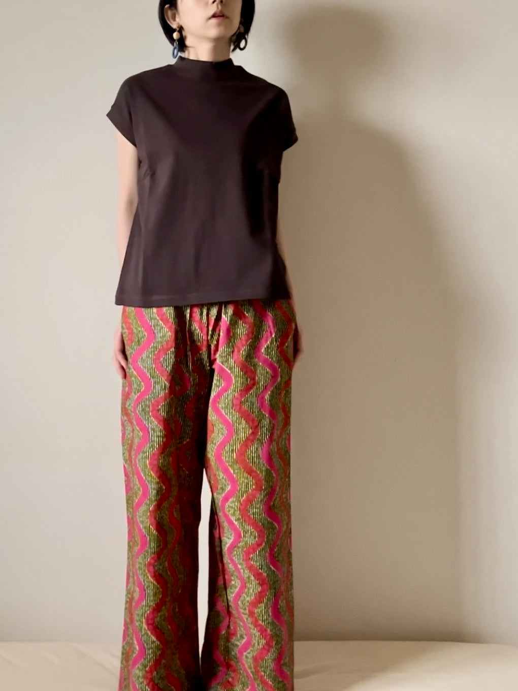 Straight pants (wave pattern)