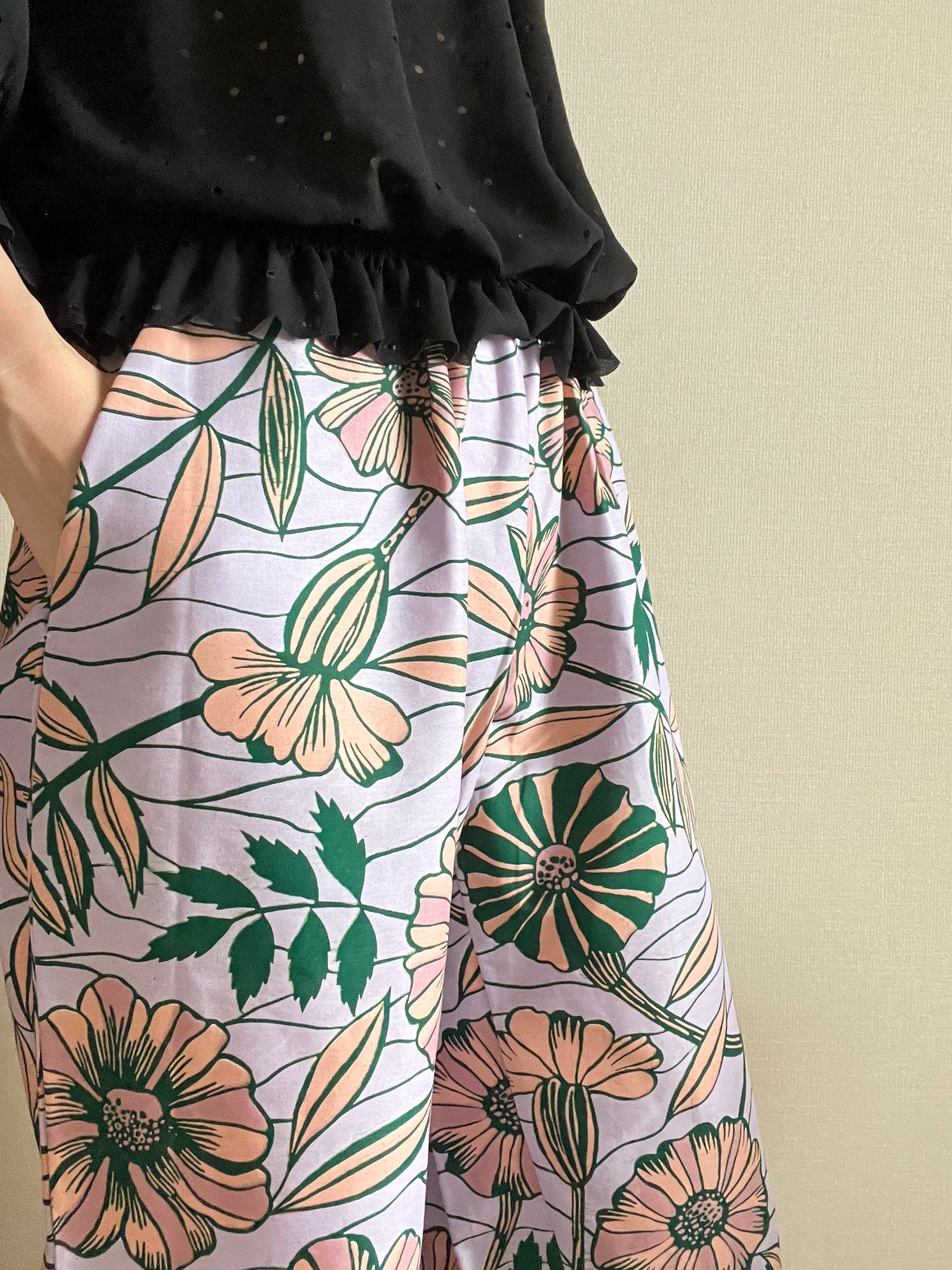 Straight pants (flower pattern)
