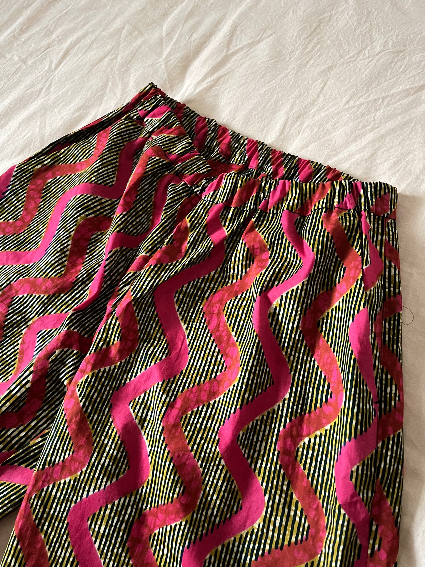 Straight pants (wave pattern)