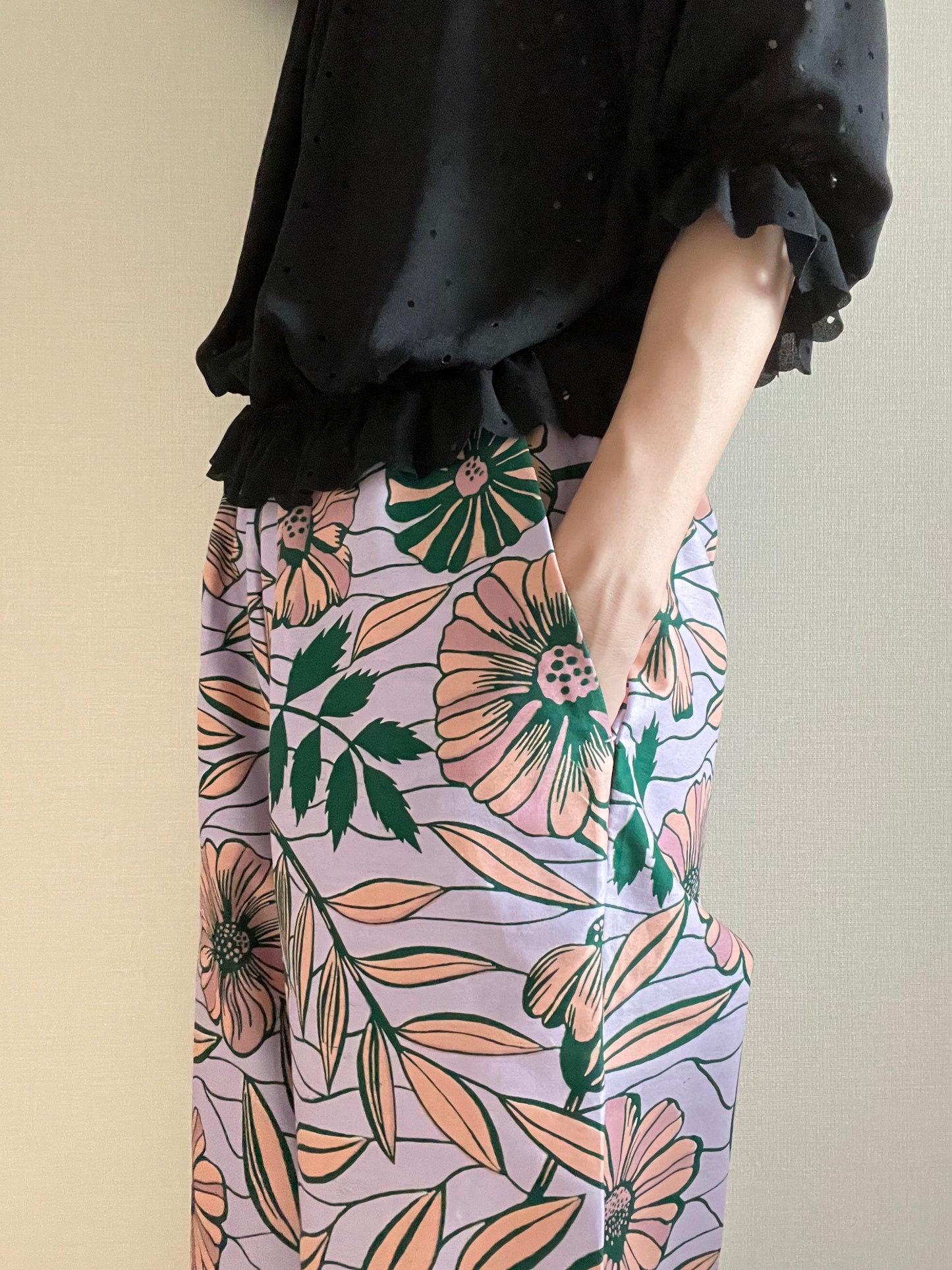 Straight pants (flower pattern)