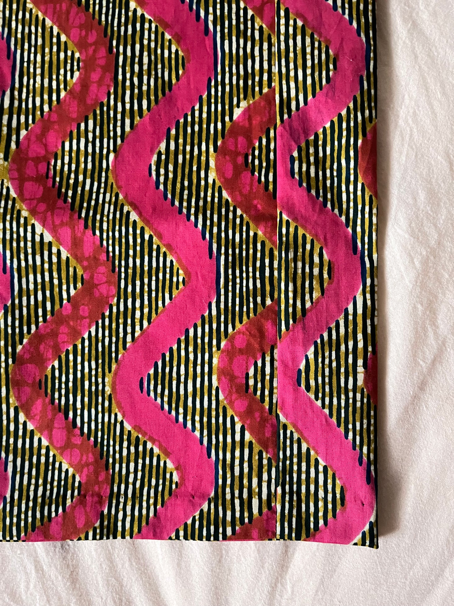 Straight pants (wave pattern)