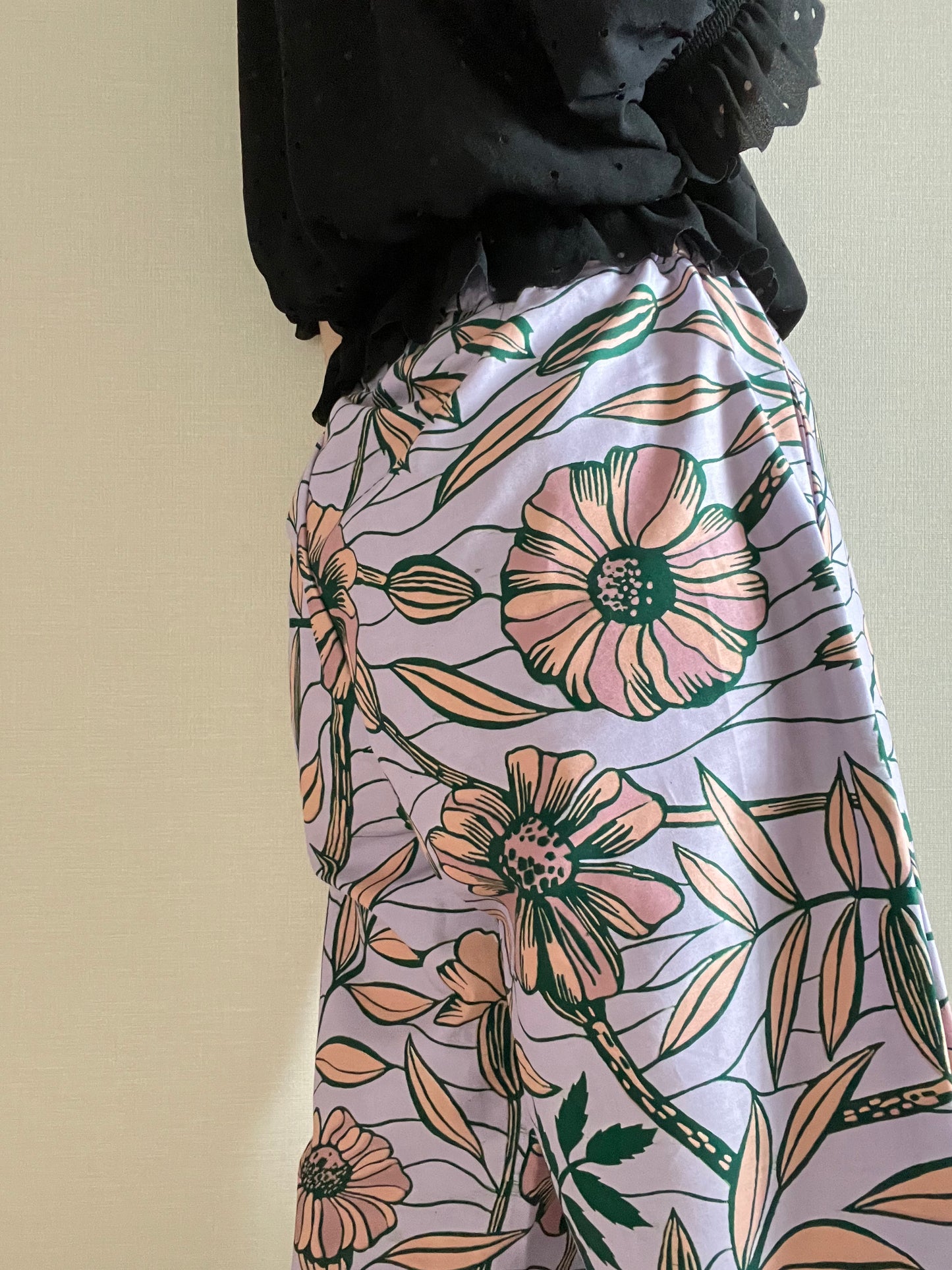 Straight pants (flower pattern)