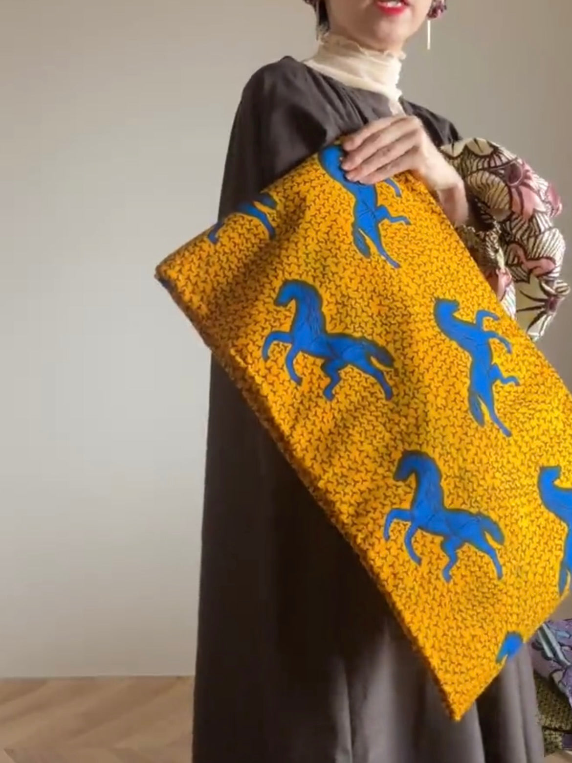 [Made to order] Plain x Batik: Volume sleeve dress