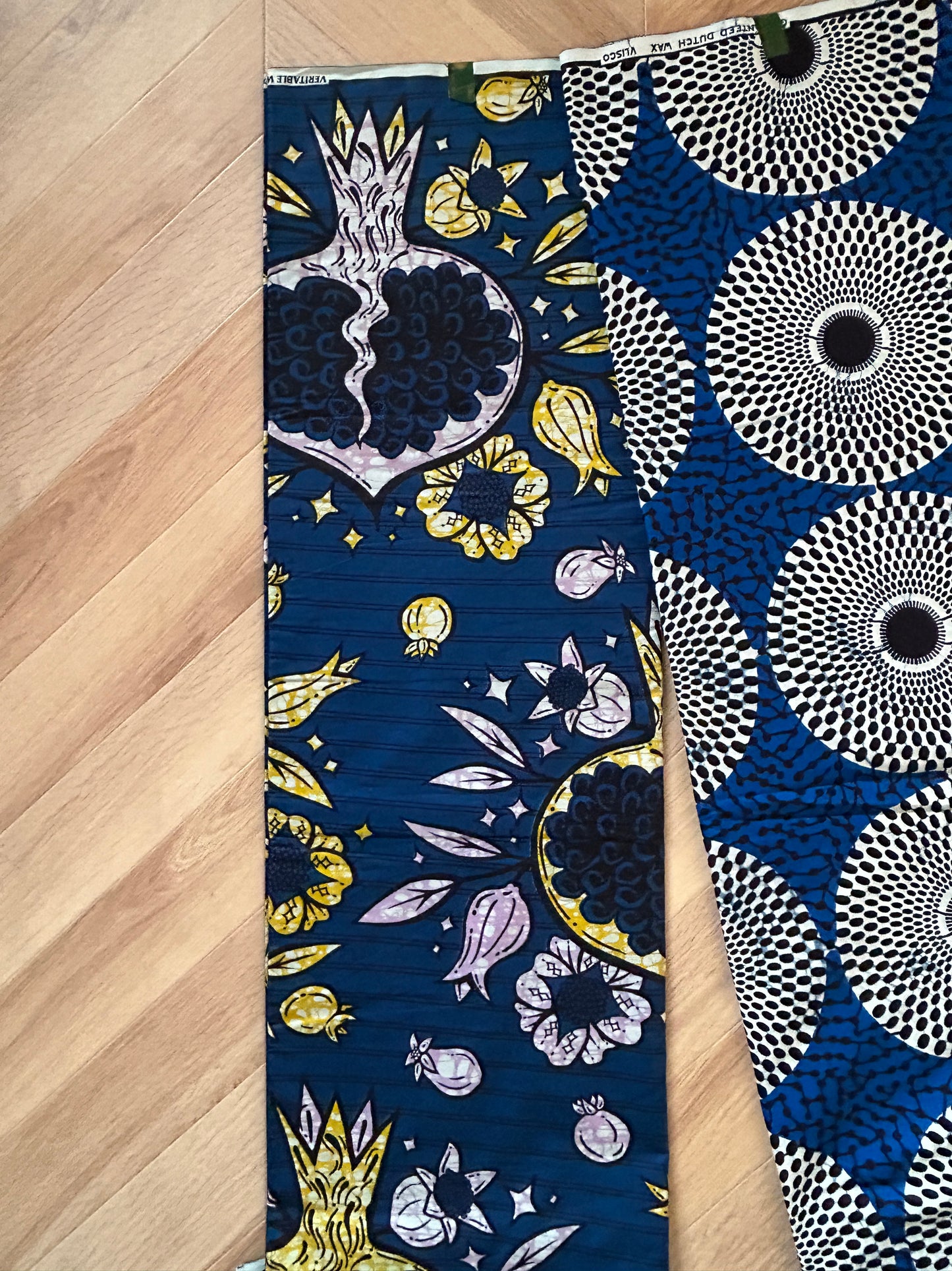 [Made to order] Plain x Batik: Volume sleeve dress