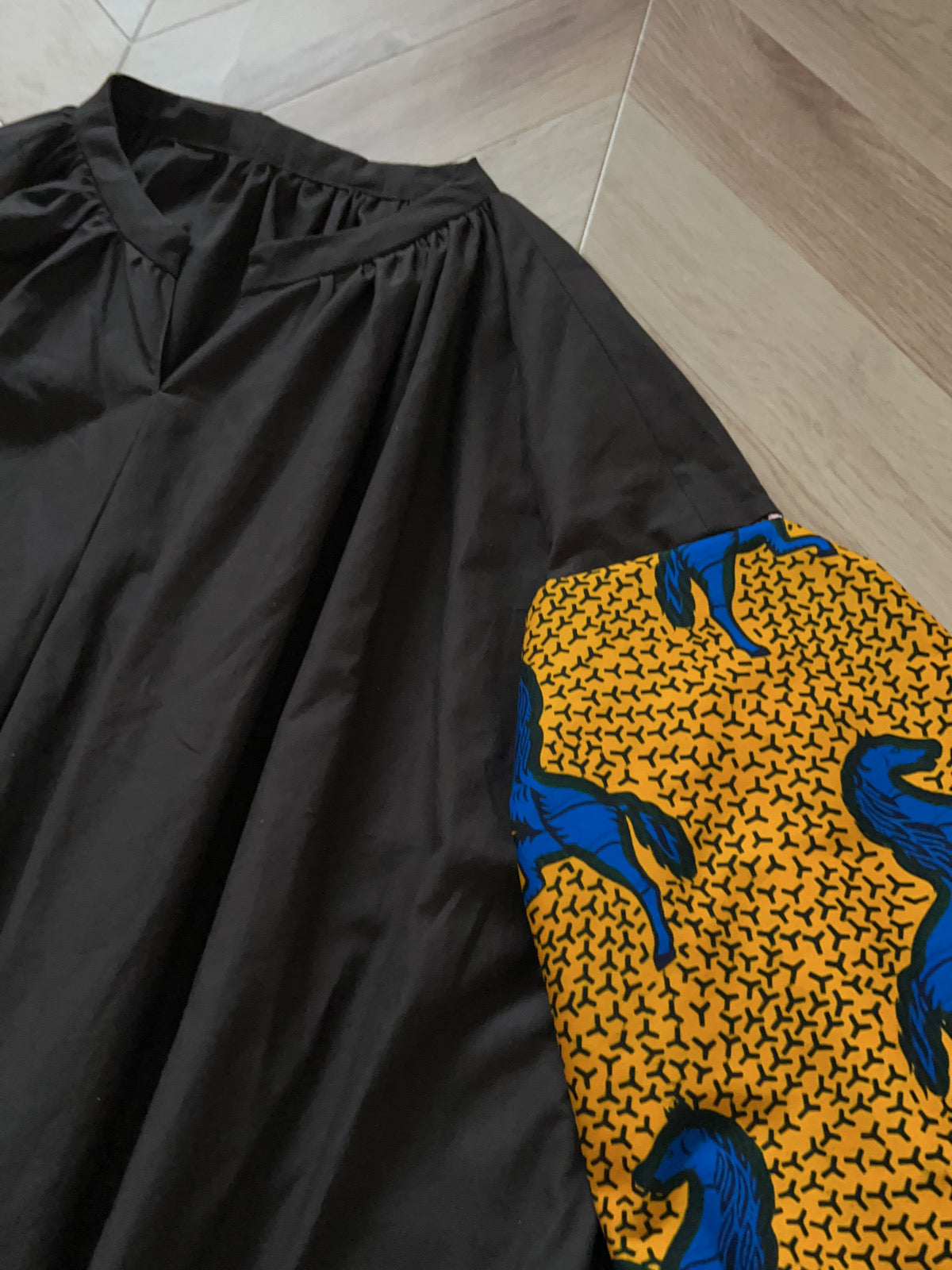 [Made to order] Plain x Batik: Volume sleeve dress