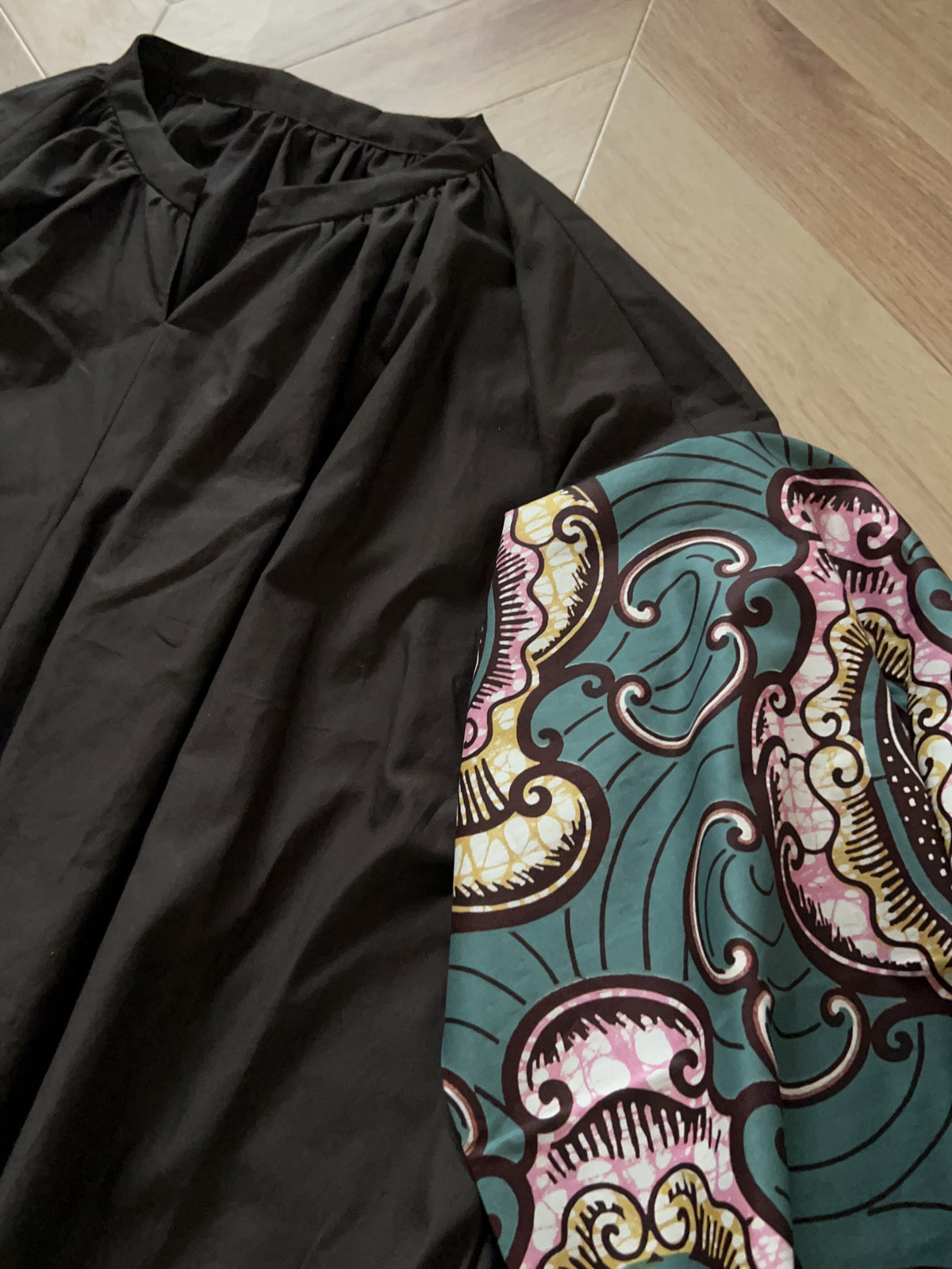 [Made to order] Plain x Batik: Volume sleeve dress