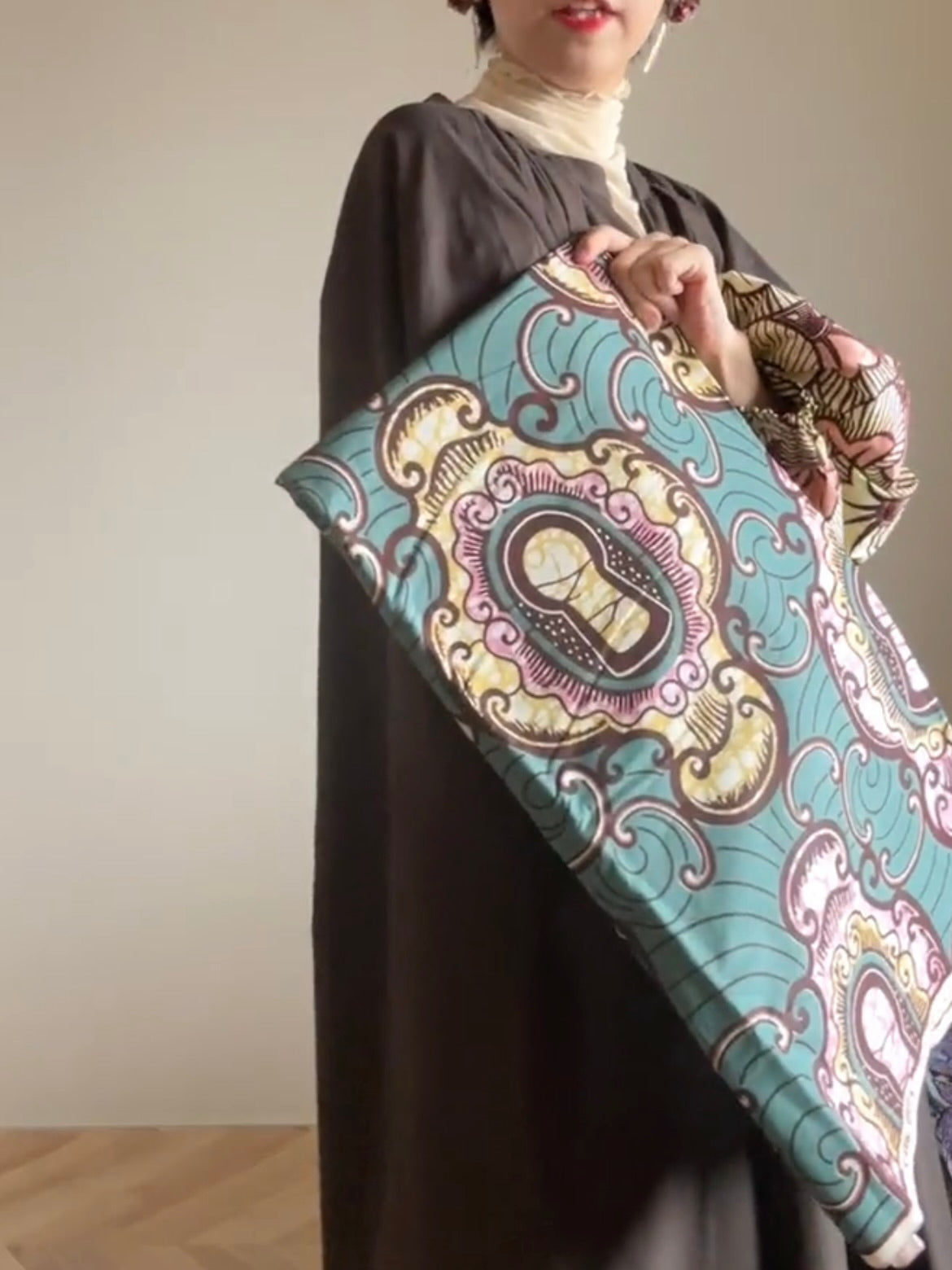 [Made to order] Plain x Batik: Volume sleeve dress