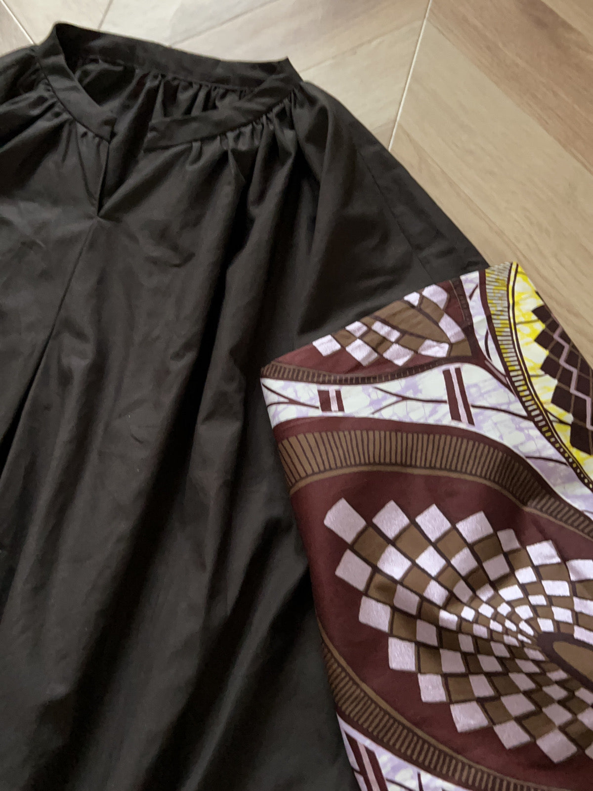 [Made to order] Plain x Batik: Volume sleeve dress