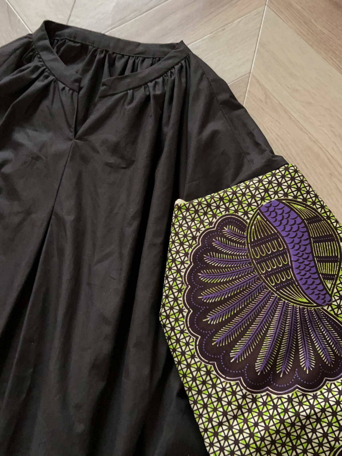 [Made to order] Plain x Batik: Volume sleeve dress