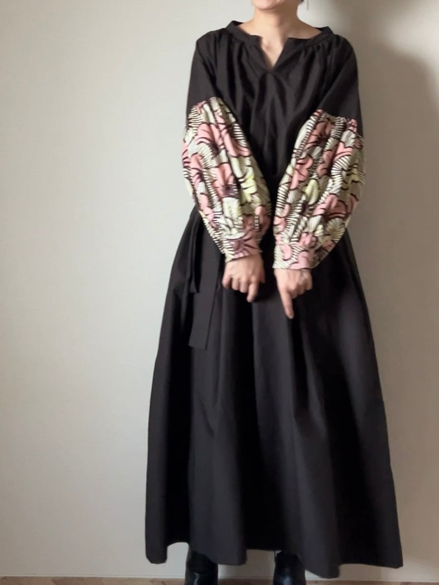 [Made to order] Plain x Batik: Volume sleeve dress