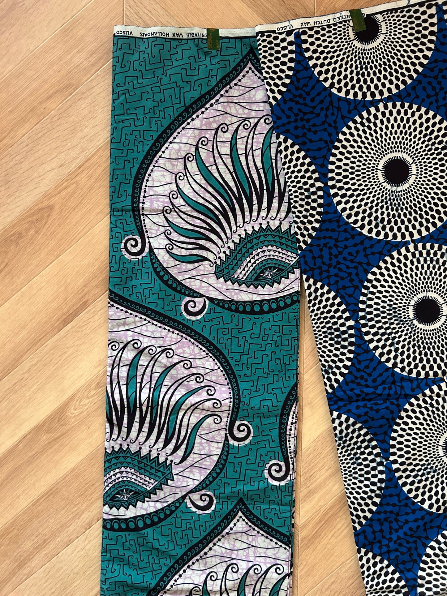 [Made to order] Plain x Batik: Volume sleeve dress