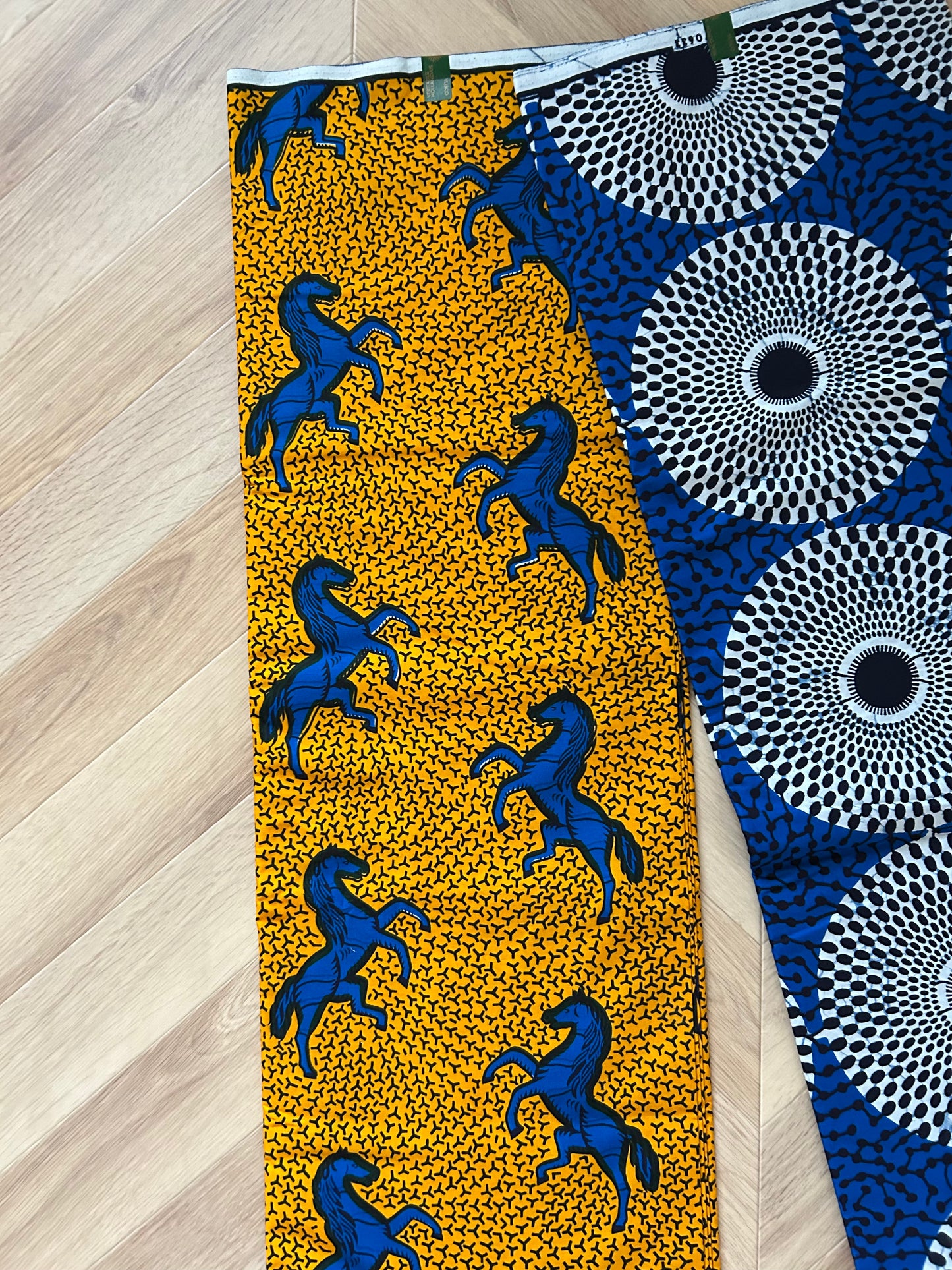 [Made to order] Plain x Batik: Volume sleeve dress